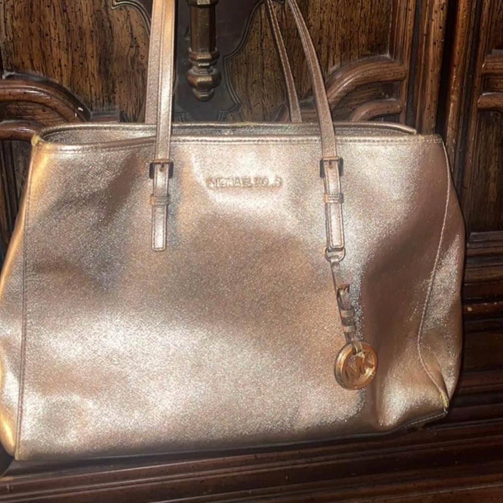 Gold Michael kors jet set